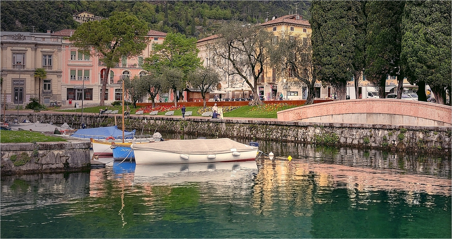 ~~Frühlingsspiegelung in Riva del Garda~~