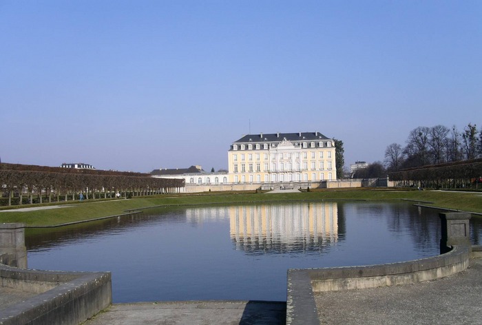 frühlingstag am Brühler Schloss