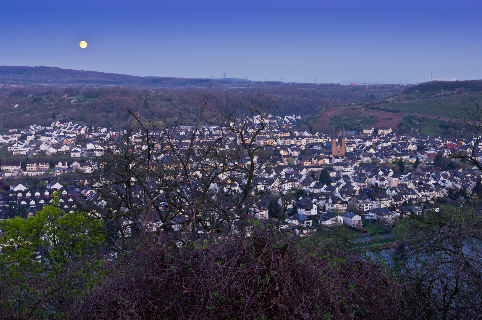 Frühlingsvollmond über Güls III