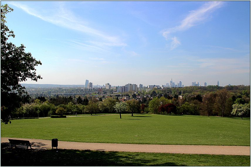 Frühlingsweicher Blick auf Frankfurt