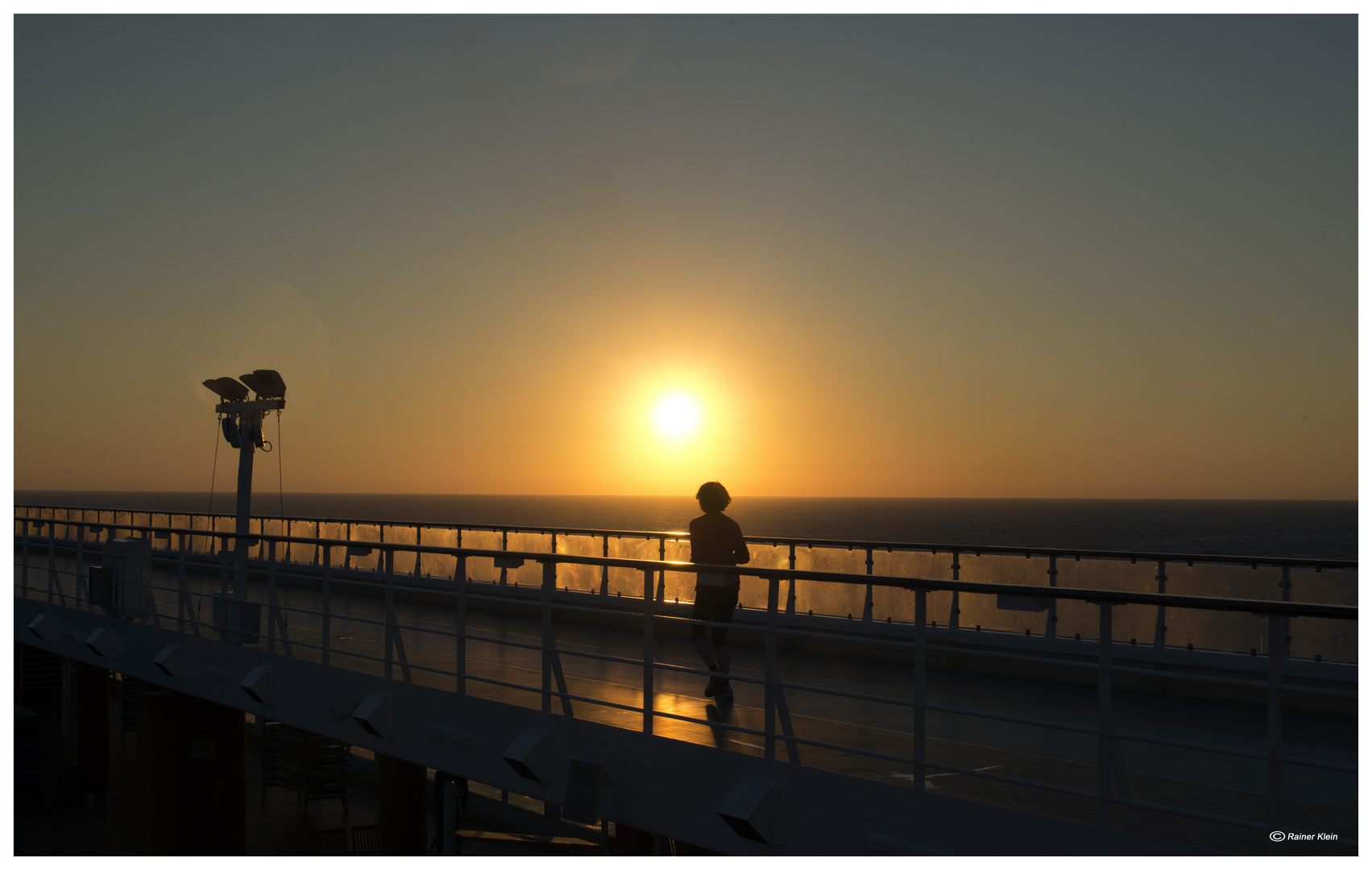 ....Frühmorgen an Deck der Mein Schiff 1