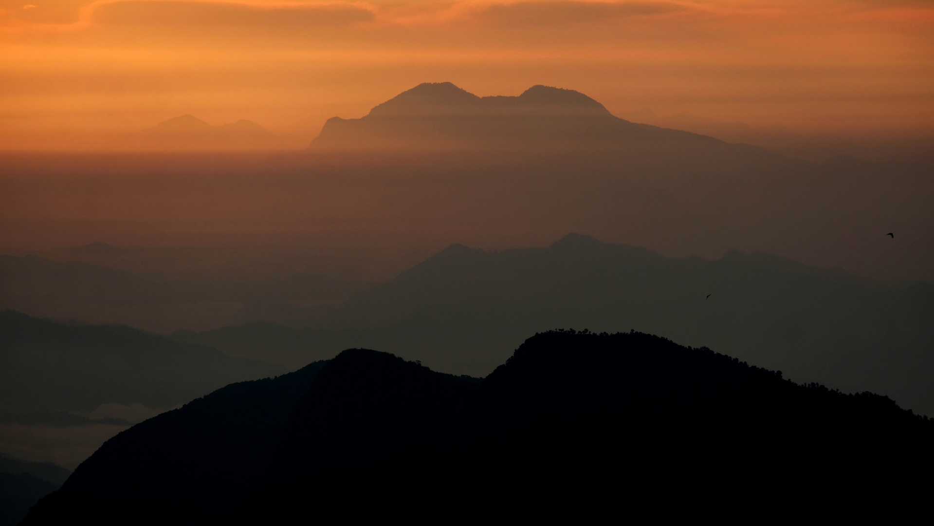 frühmorgendlicher Blick auf die Nepali Midhills 