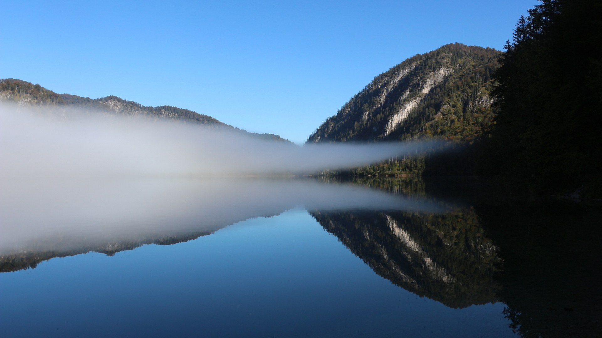 Frühmorgens am Almsee - Spieglein, Spieglein an der Wand...