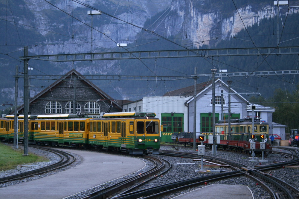 Frühmorgens am Bahnhof Grindelwald-Grund