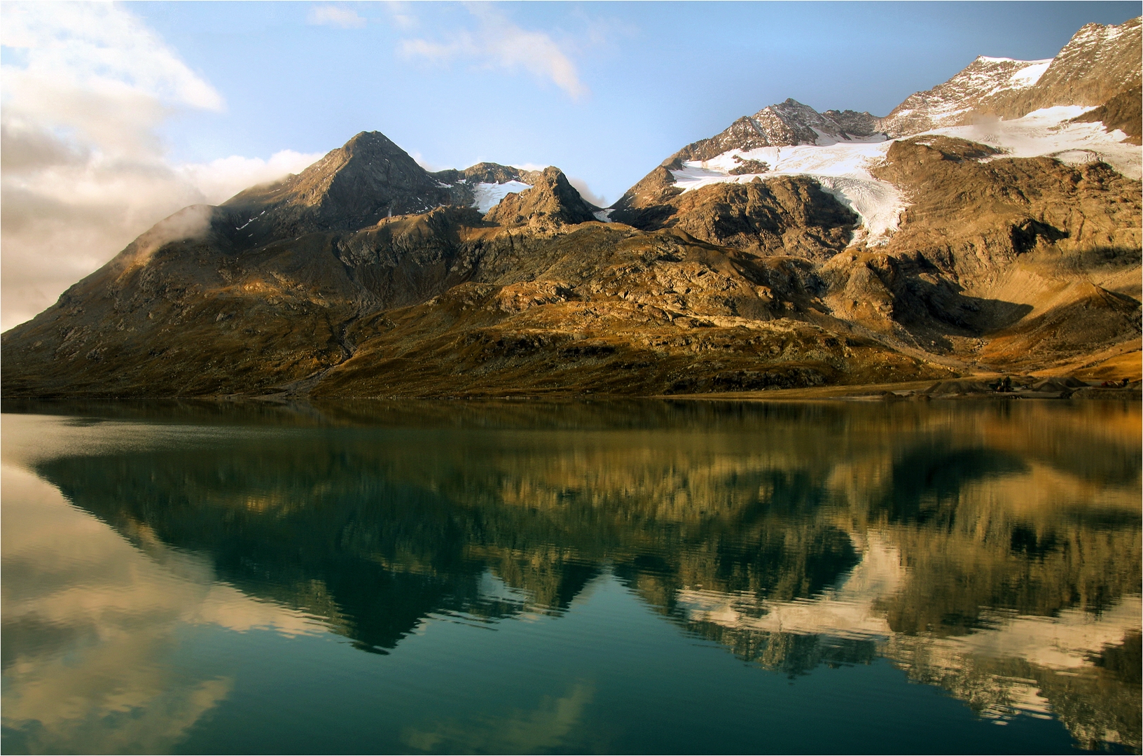 FRÜHMORGENS AM BERNINAPASS