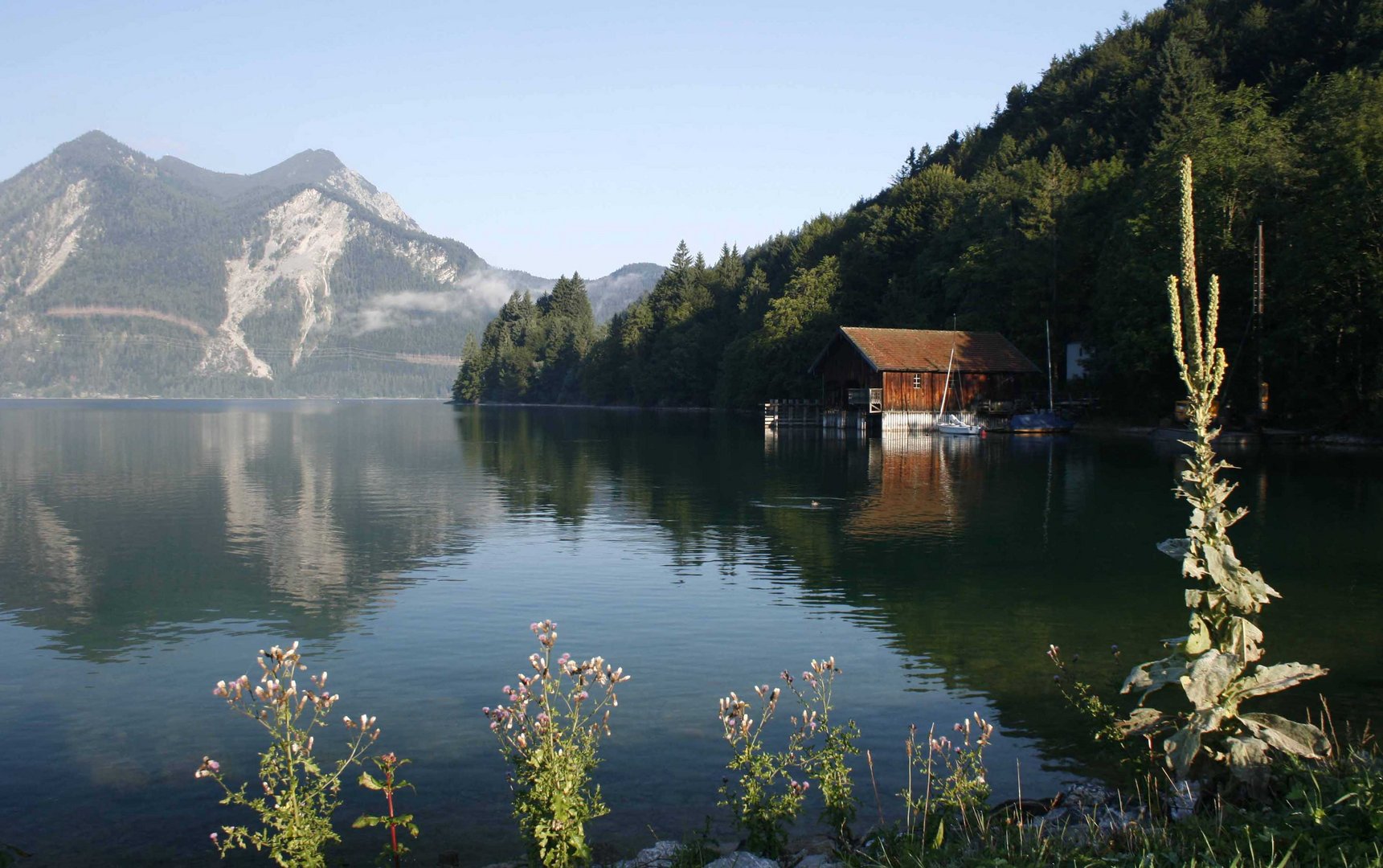 ...Frühmorgens am Bootshaus...