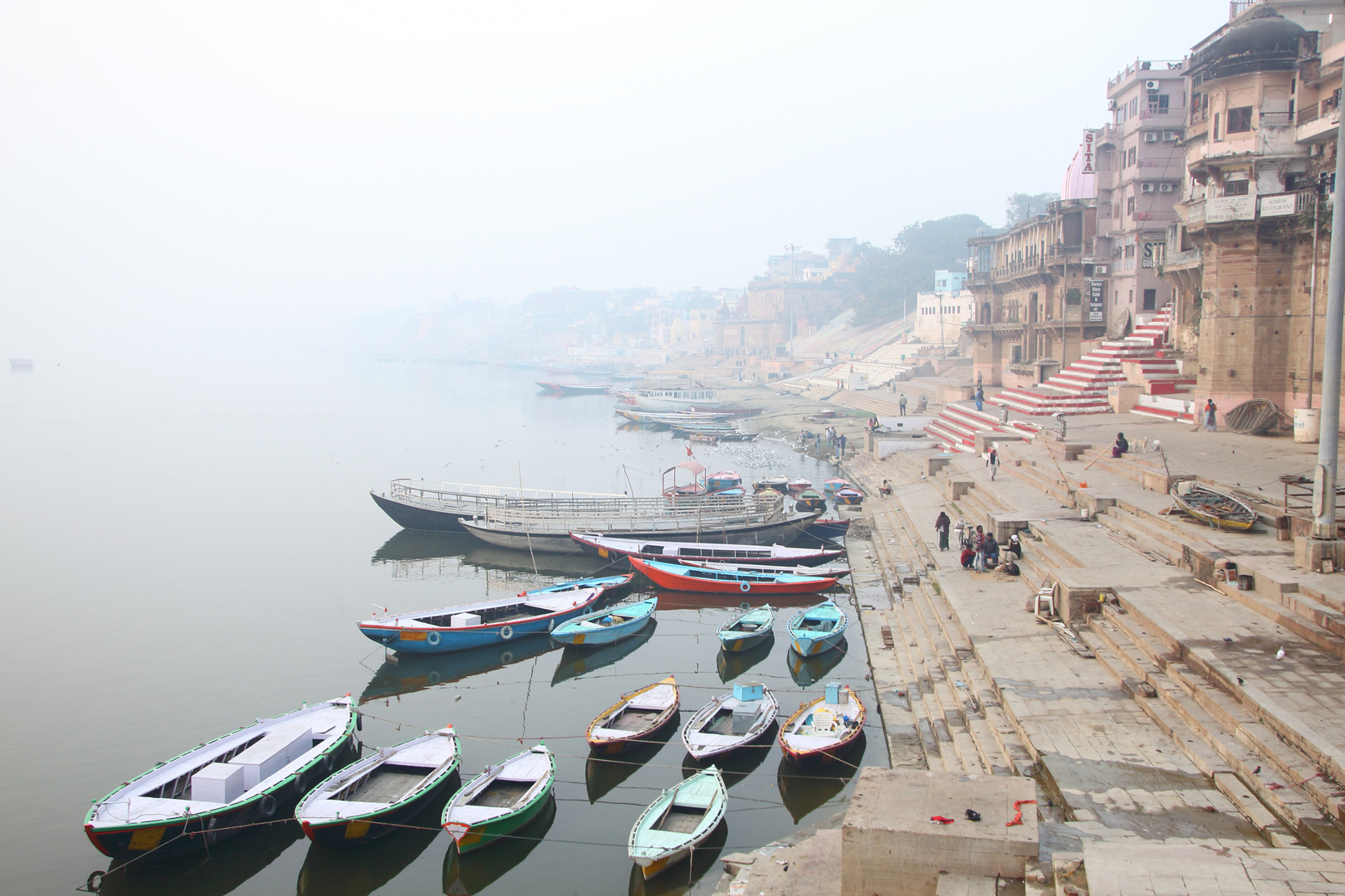 Frühmorgens am Ganges, Varanasi, Indien