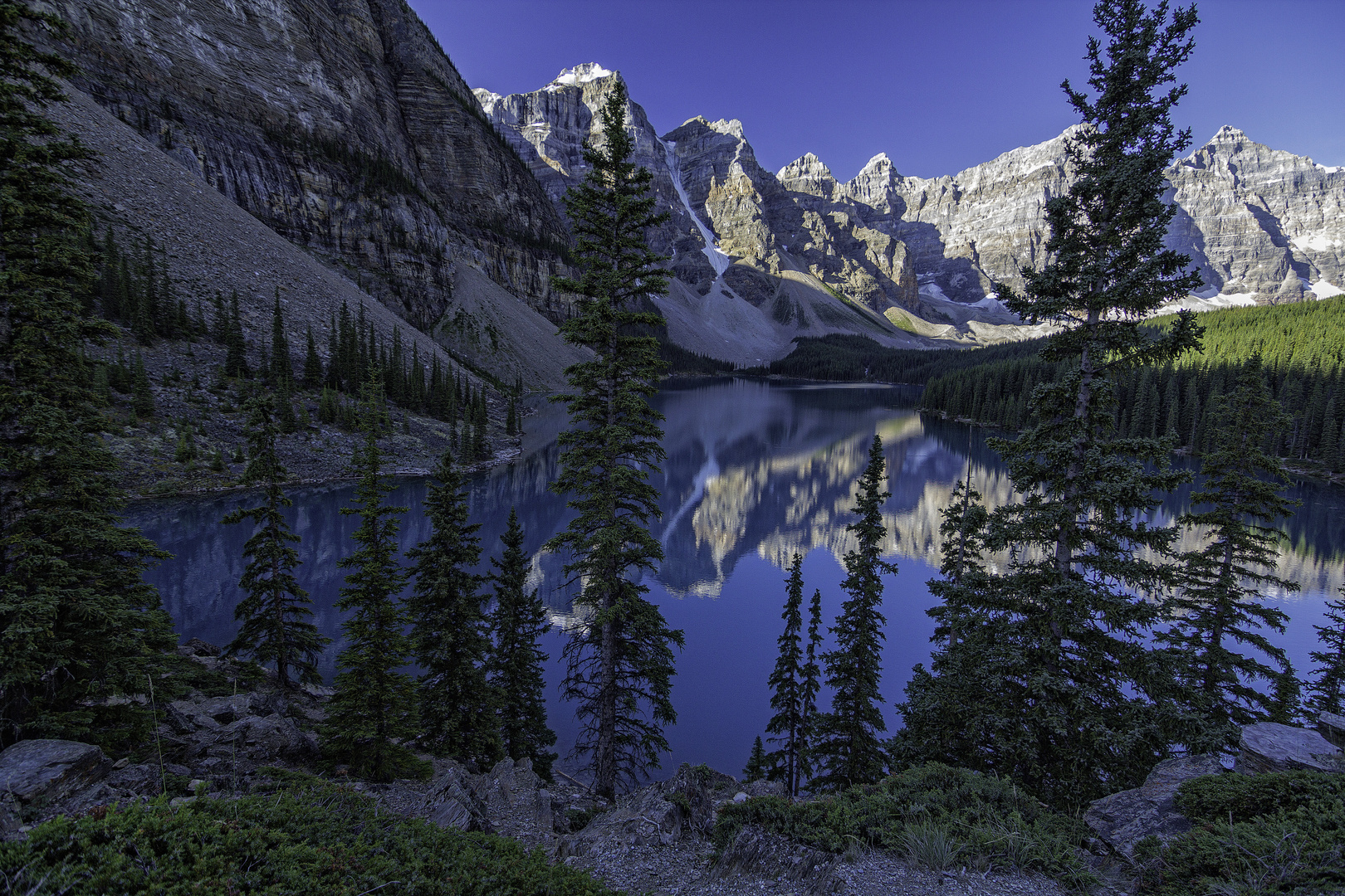 Frühmorgens am Morane Lake (Banff NP, Kanada)