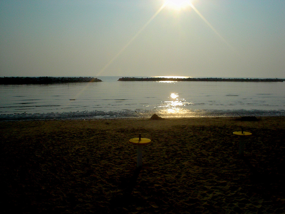 Frühmorgens am Strand. von Silvan Paganelli