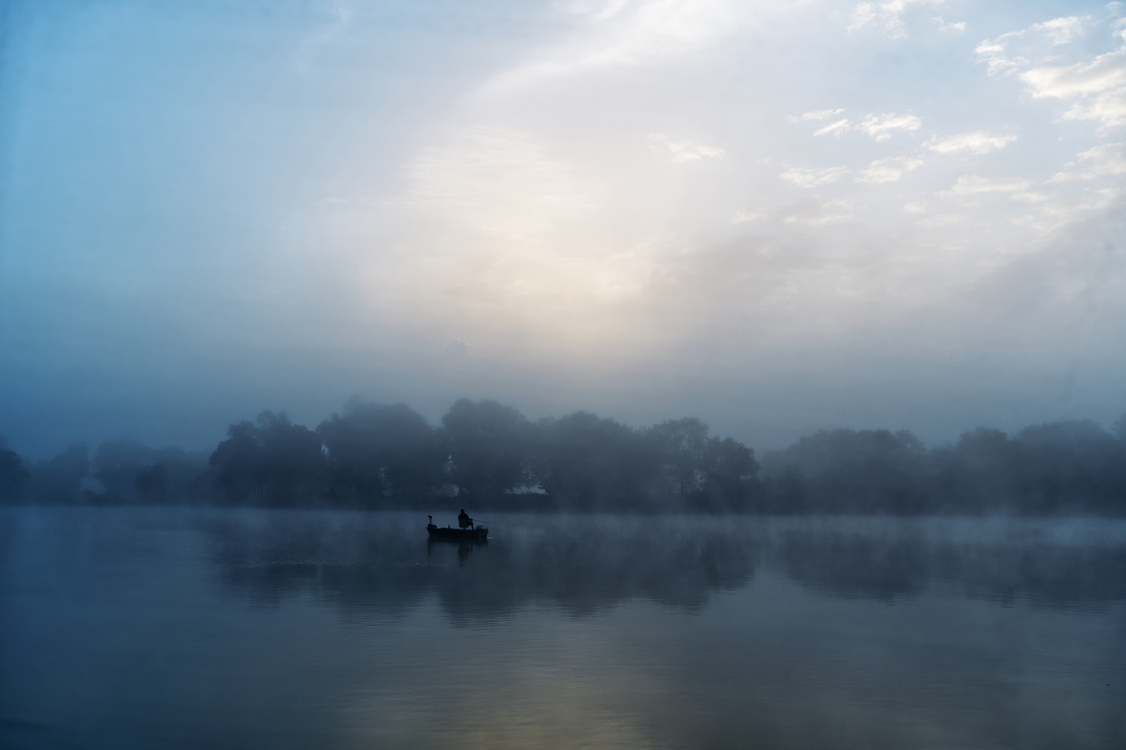 Frühmorgens auf dem Fluß