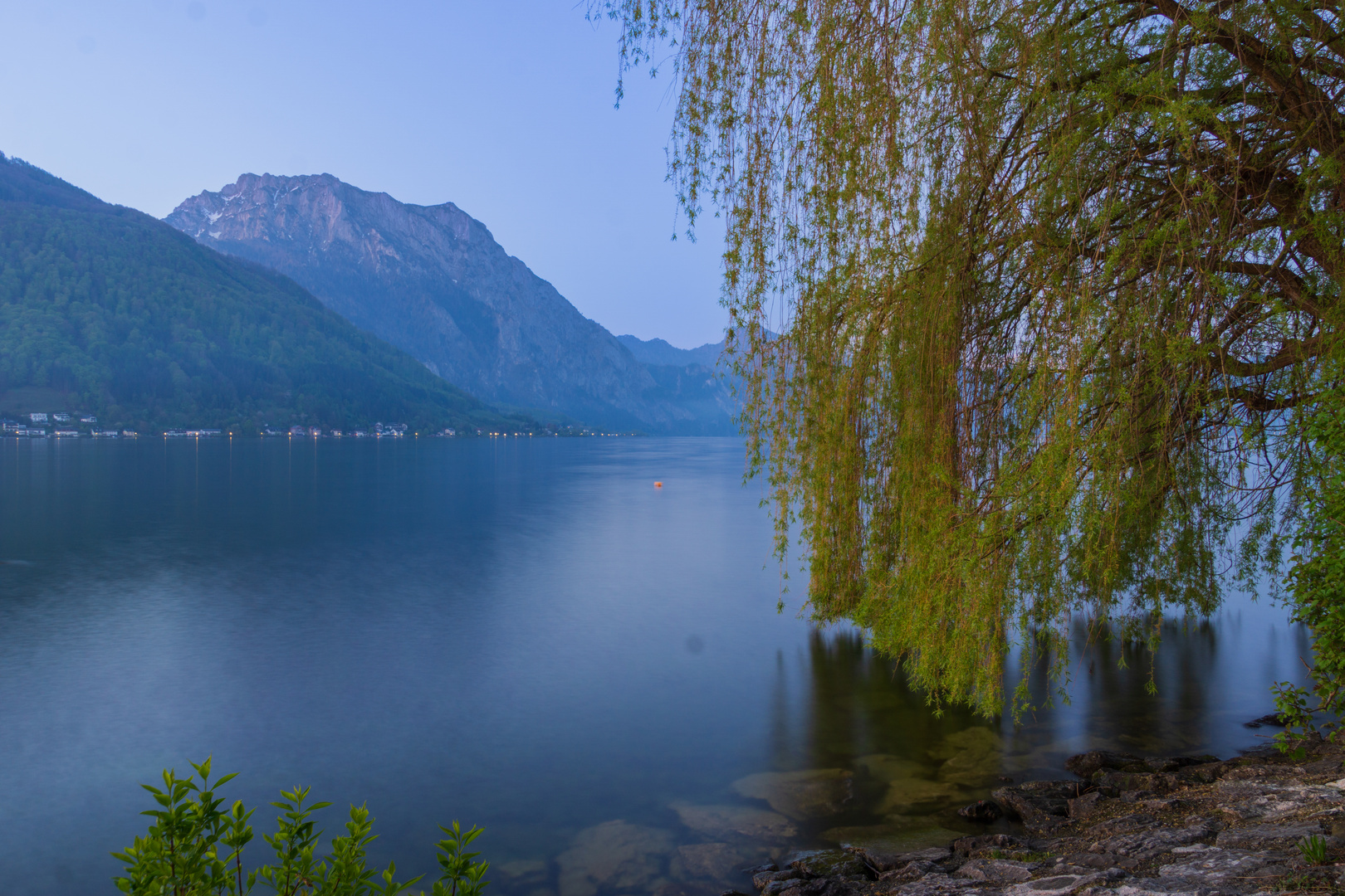 Frühmorgens beim See