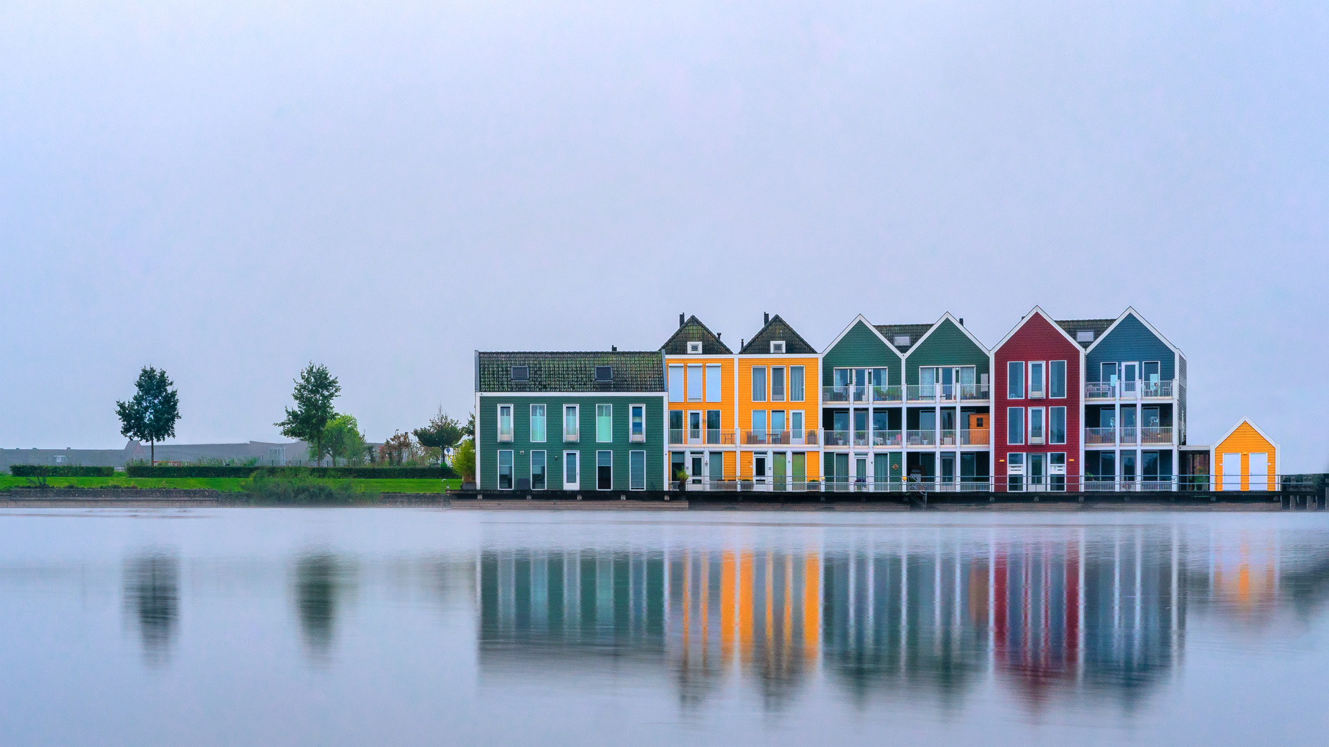 Frühmorgens. Colored Houses at Houten.