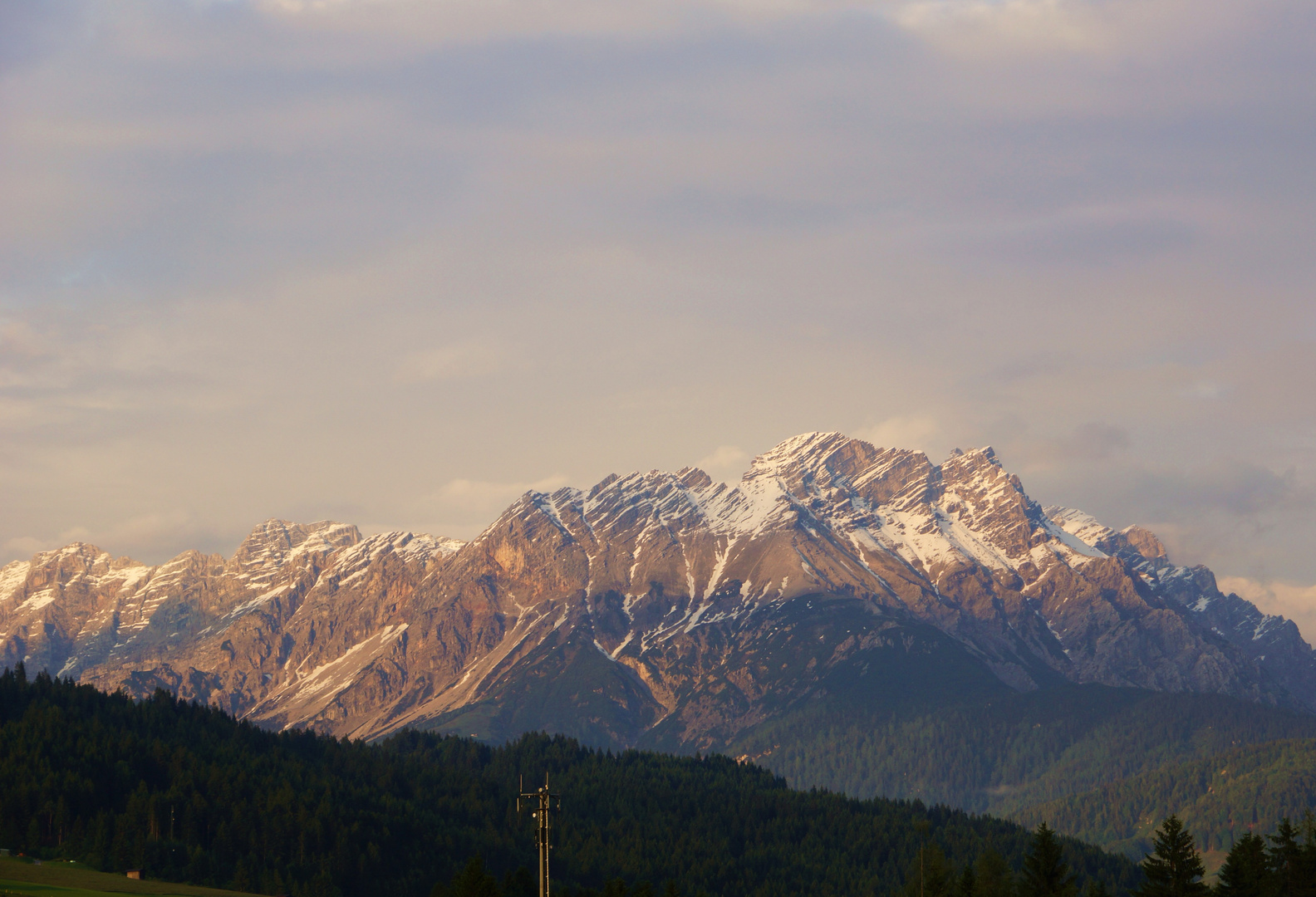 Frühmorgens ein Blick zu den Kitzbühler Alpen