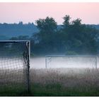 Frühmorgens im Fußballand ...