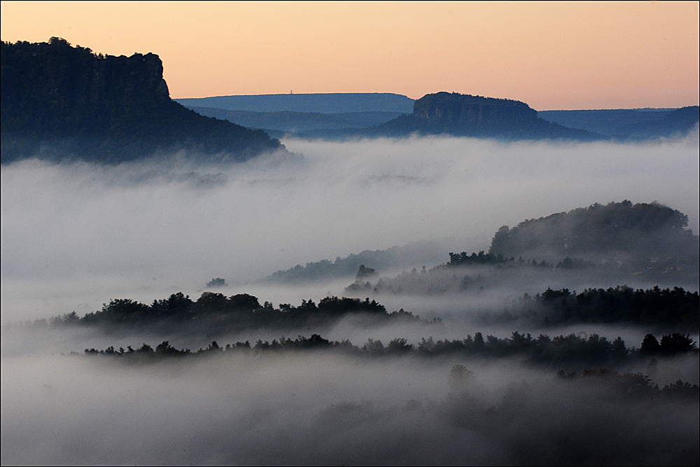 Frühmorgens in der Sächsischen Schweiz (III)