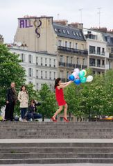 Frühmorgens ins Paris: Modefotografie mit Ballons