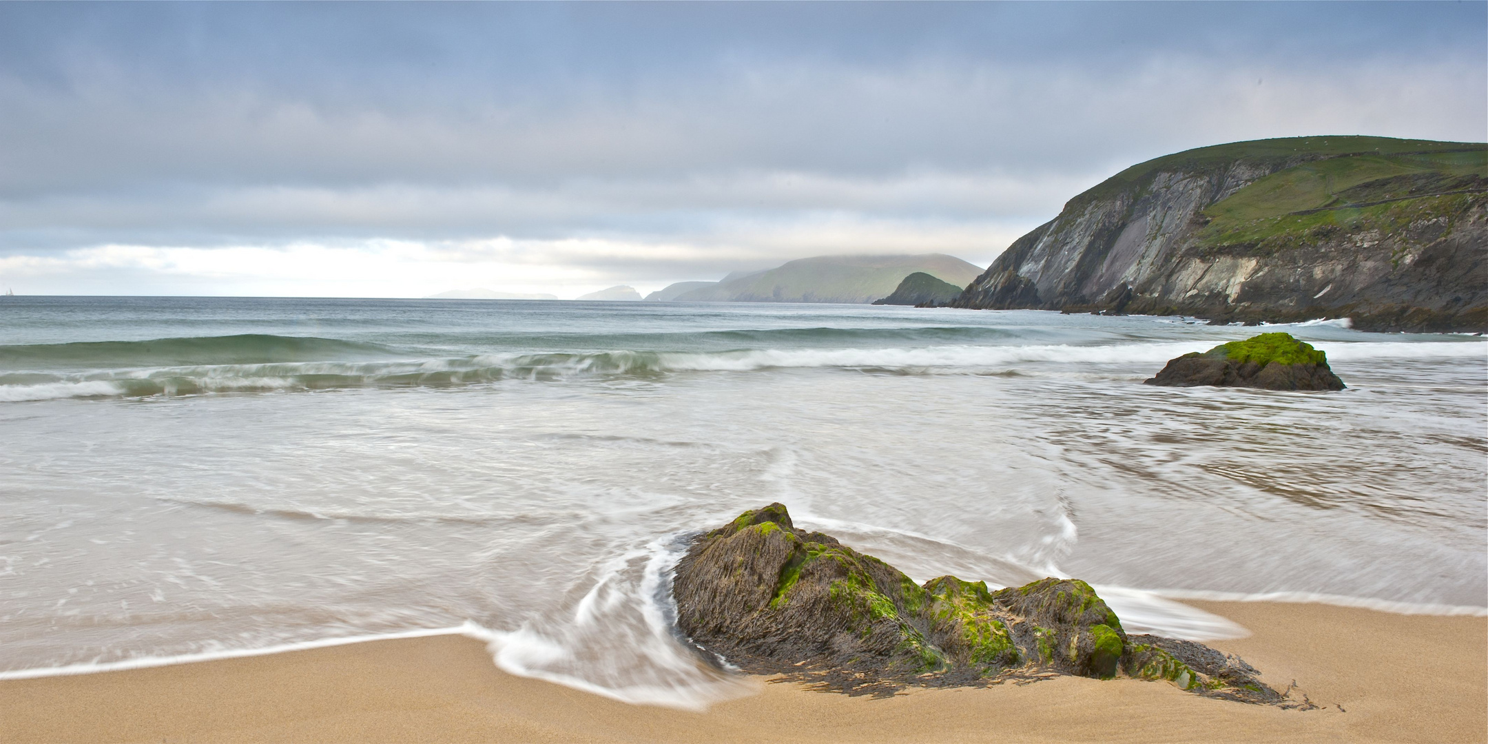 Frühmorgens noch einsamer Strand am Slea Head Drive