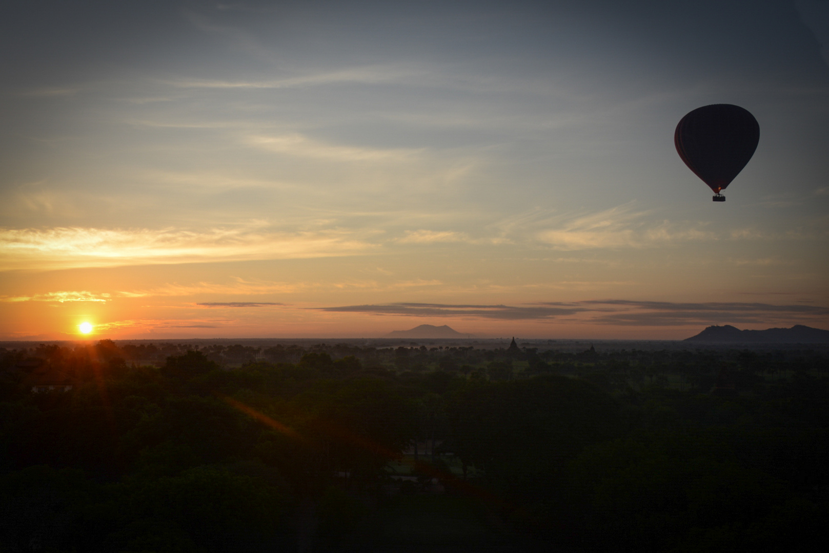 Frühmorgens über Bagan