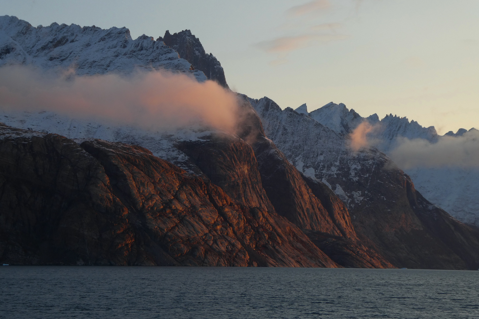   Frühmorgens vom Schiff aus