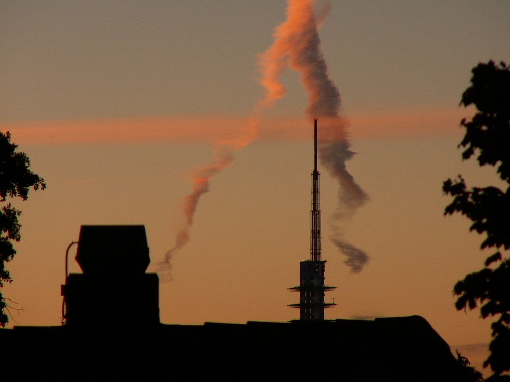 Frühmorgentlicher Blick auf den Telemax (Hannover)