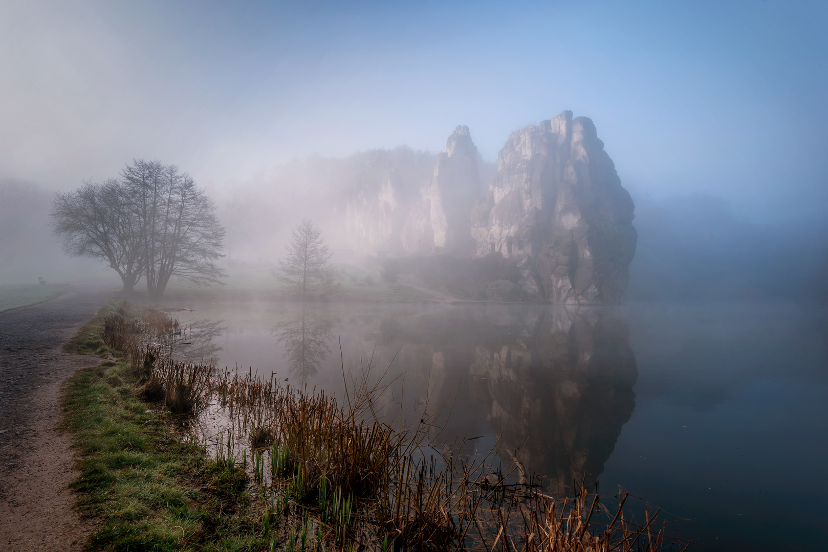 Frühnebel an den Externsteinen  