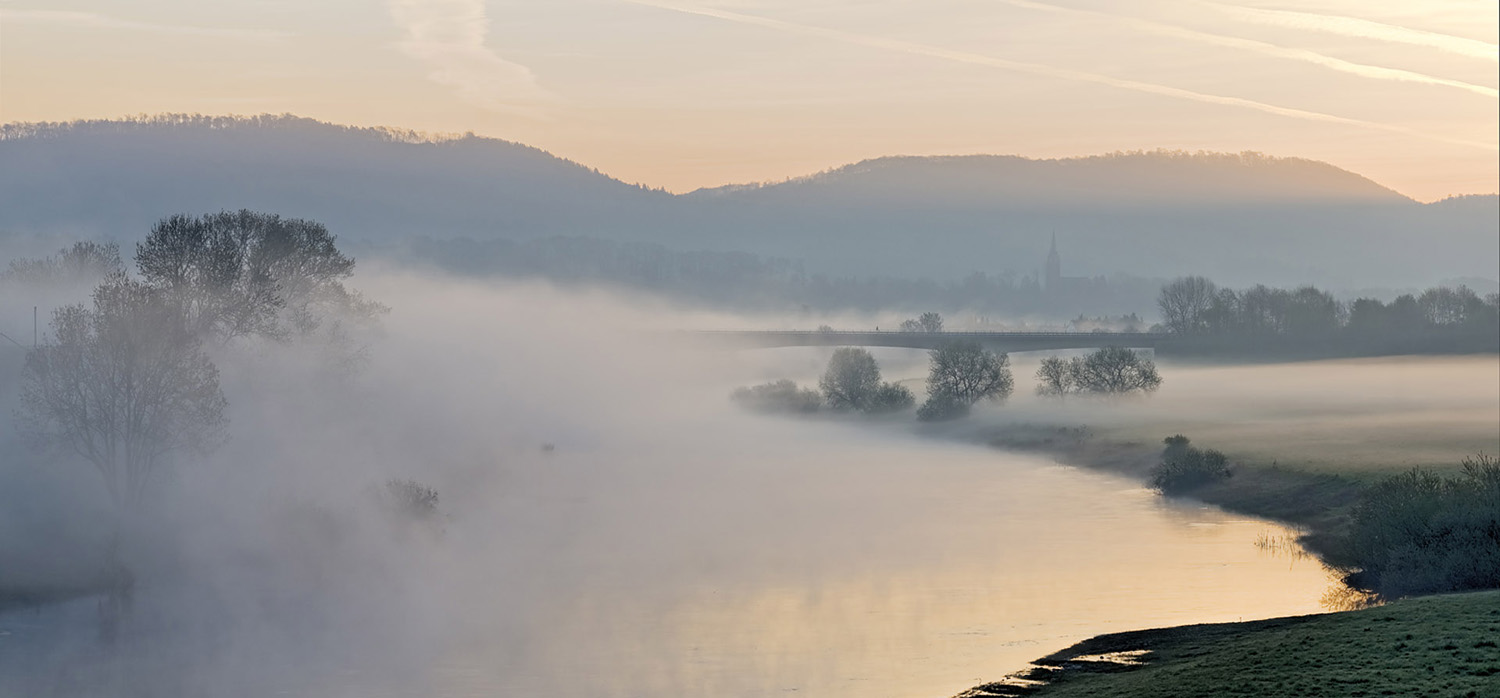 Frühnebel an der Weser