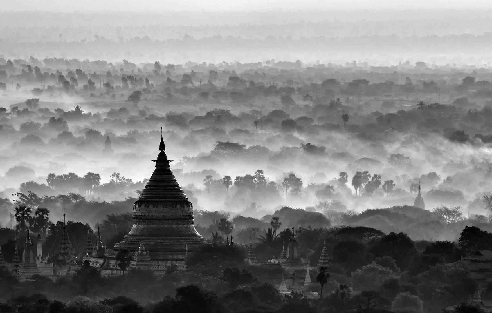 Frühnebel über Bagan