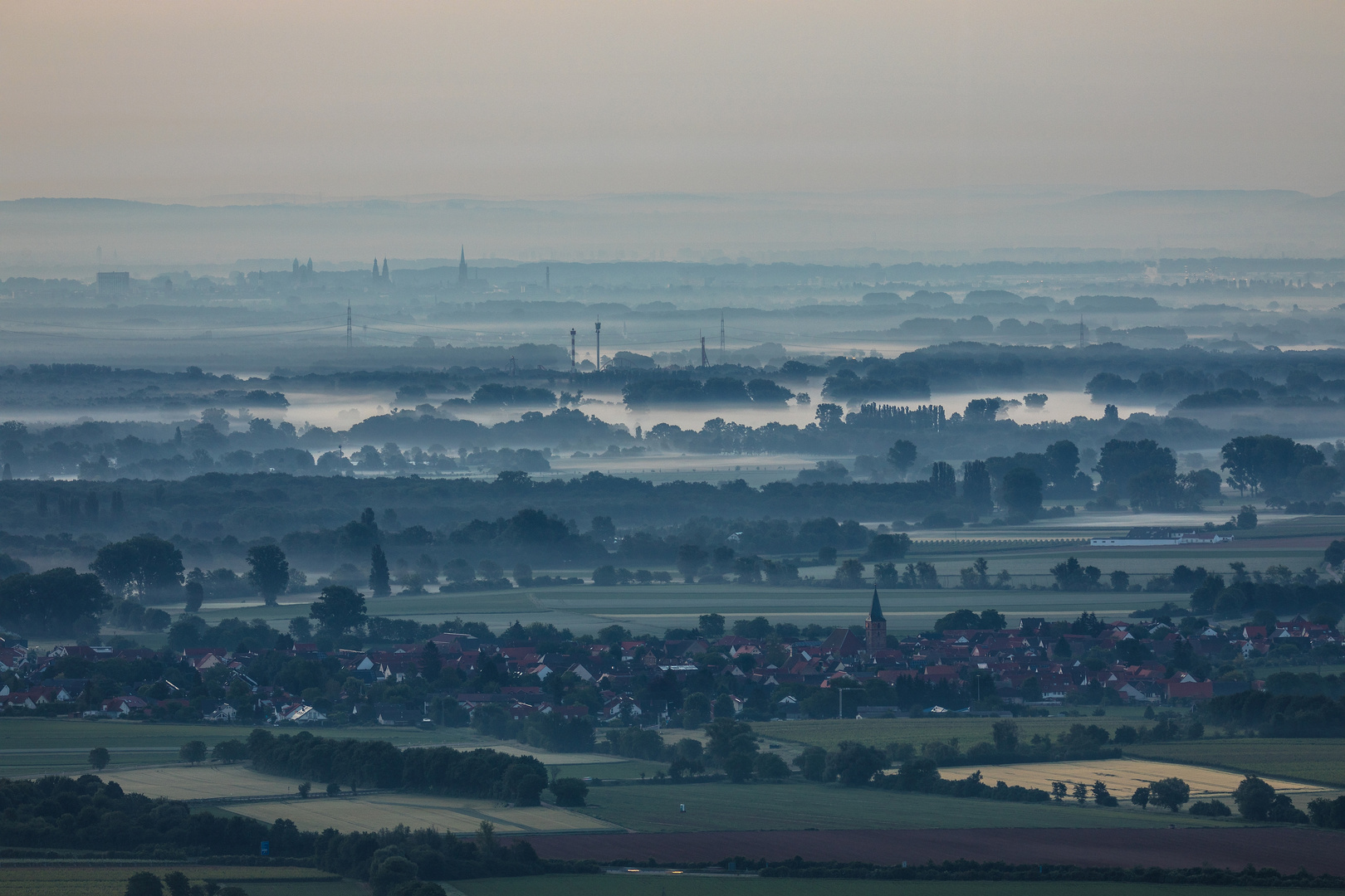 Frühnebel über der Rheinebene