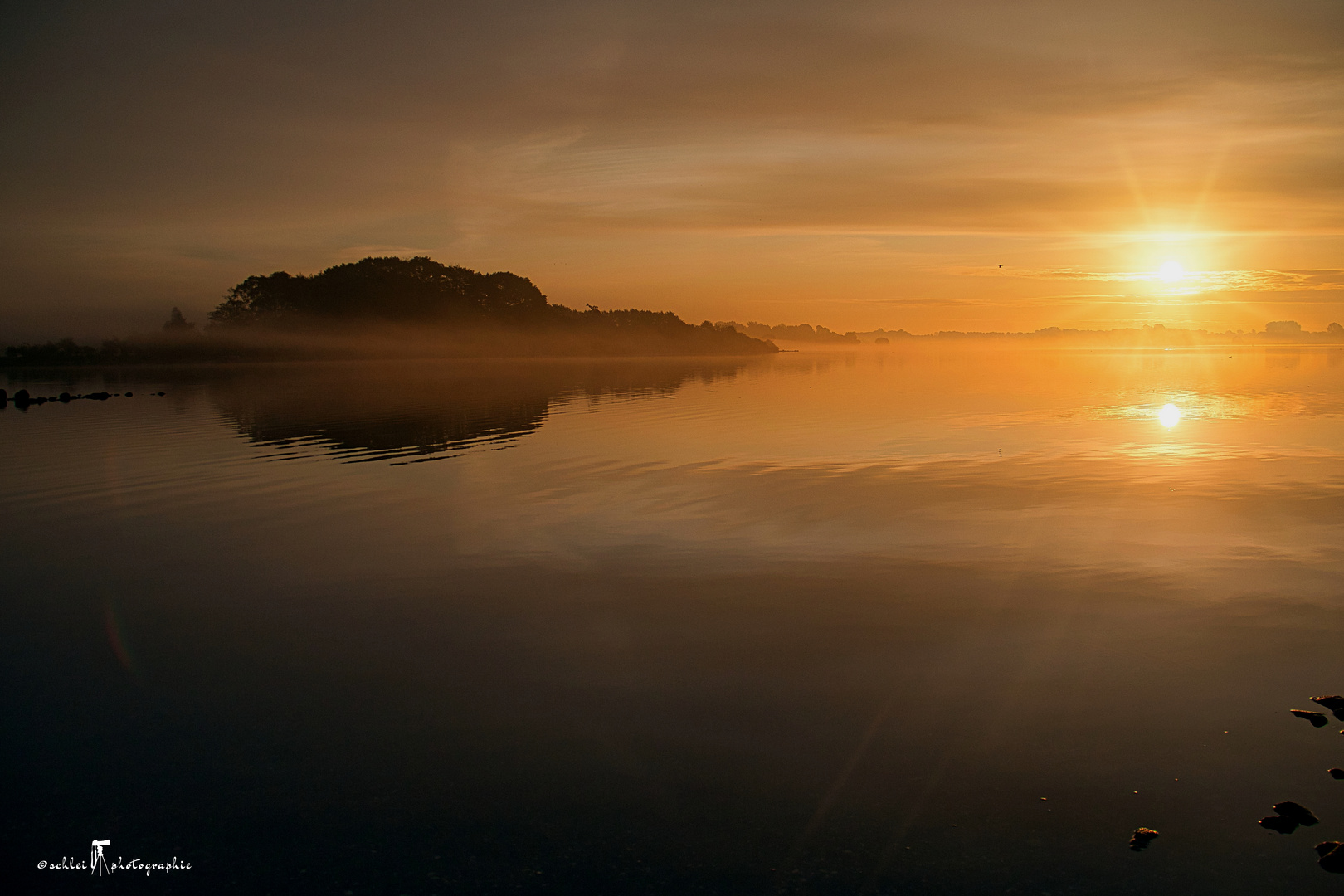 Frühnebel und Spiegelungen auf der Schlei.