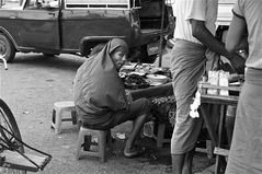 frühstück am hafen, yangon, burma 2011