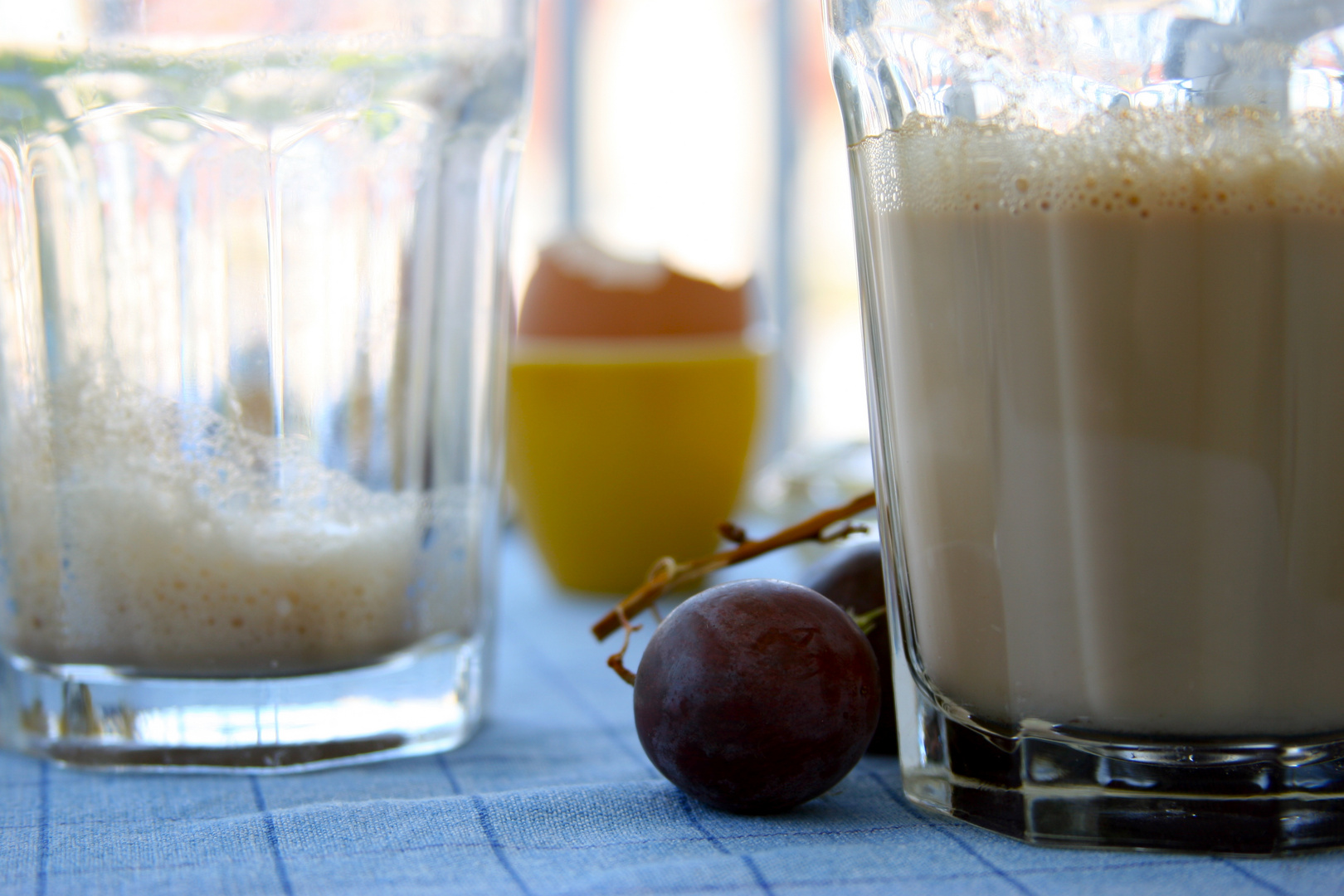 Frühstück auf dem Balkon