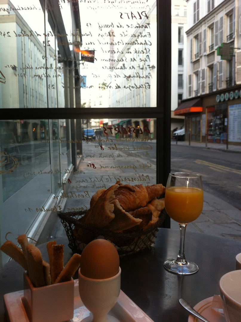 Frühstück in Paris