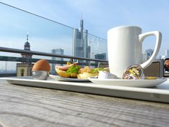 Frühstück über den Dächern von Frankfurt