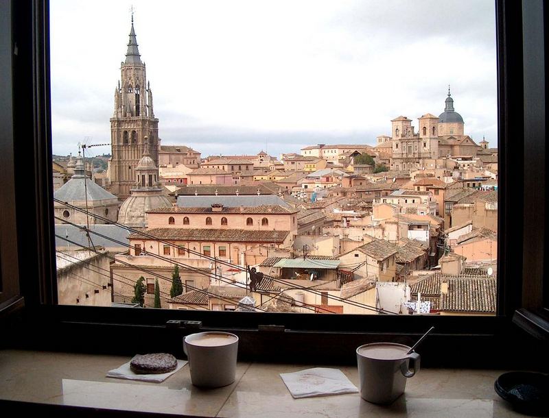 Frühstück vor der Kulisse von Toledo, Spanien