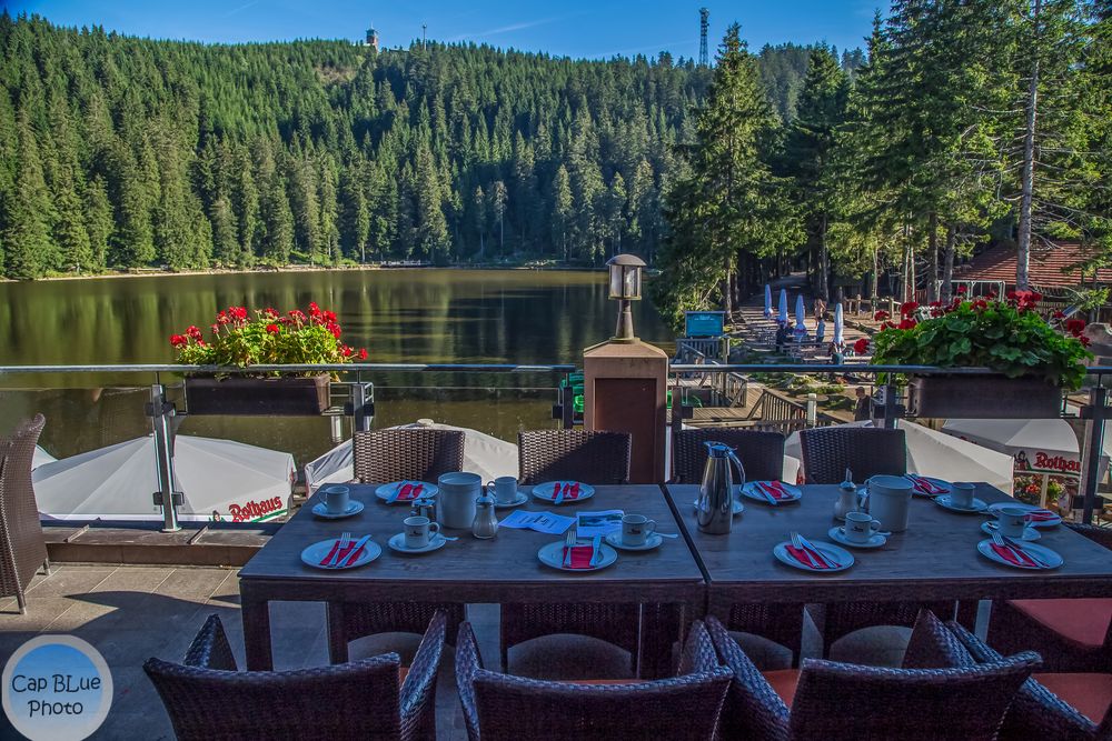 Frühstücken auf der Terrasse des Mummelseehotels