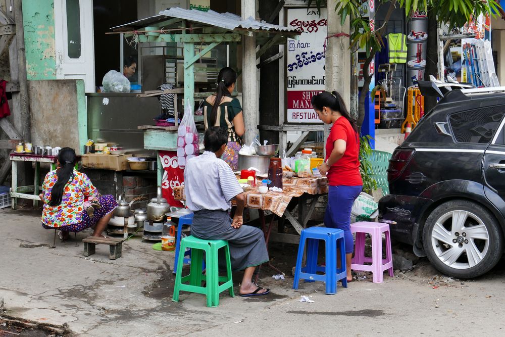 ...frühstücken in Mandalay...