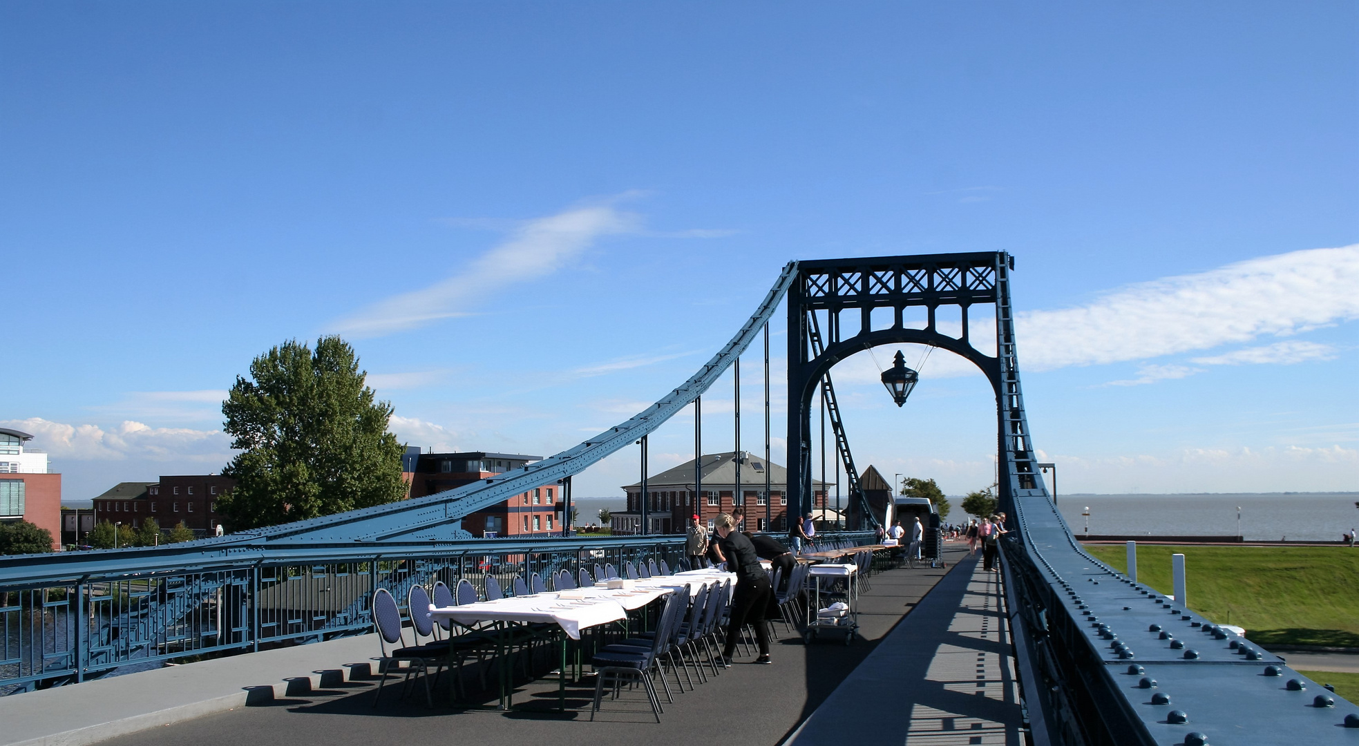 Frühstücksvorbereitung auf der Kaiser-Wilhelm-Brücke