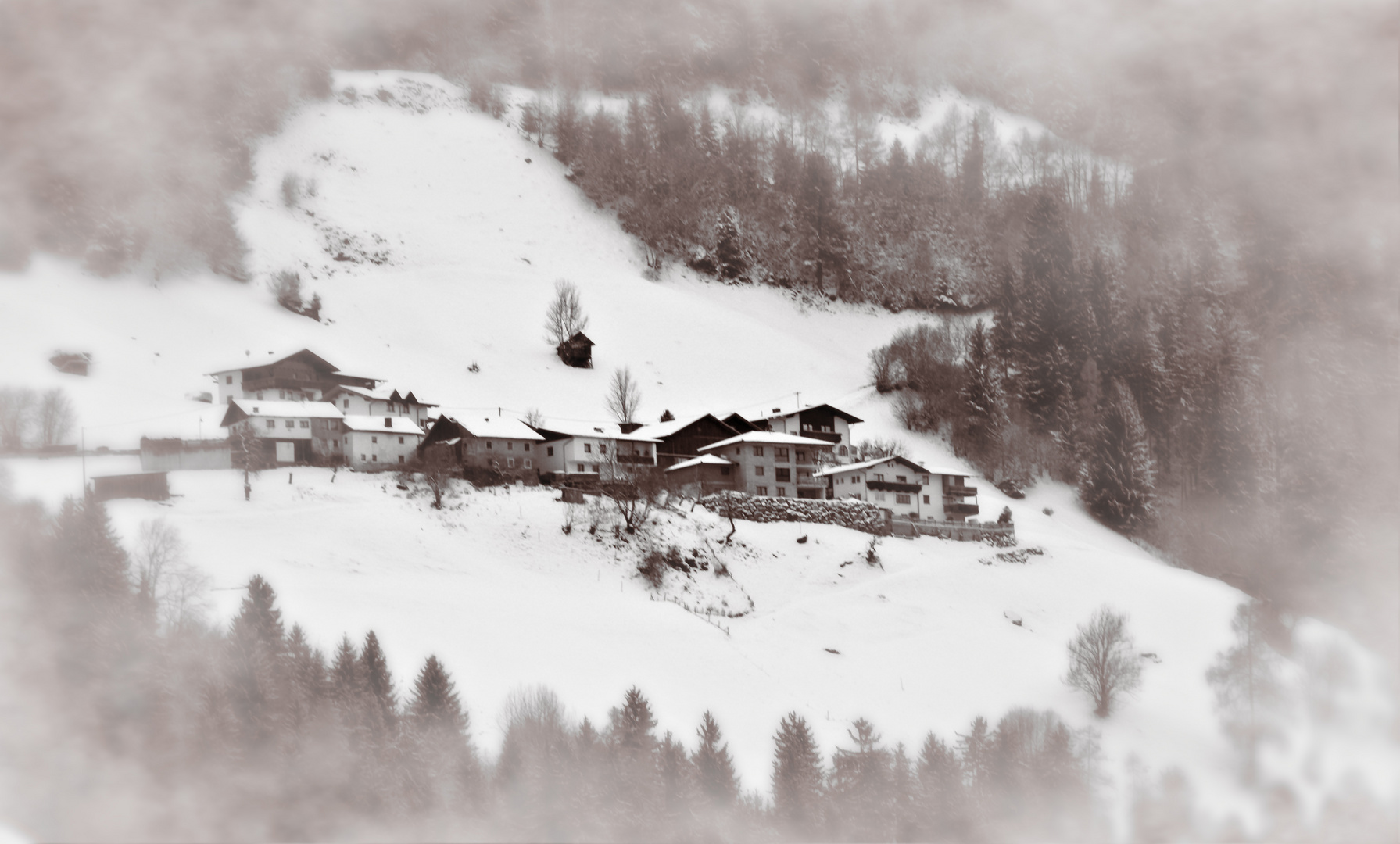 Frühwinter im Bergdorf Larchet