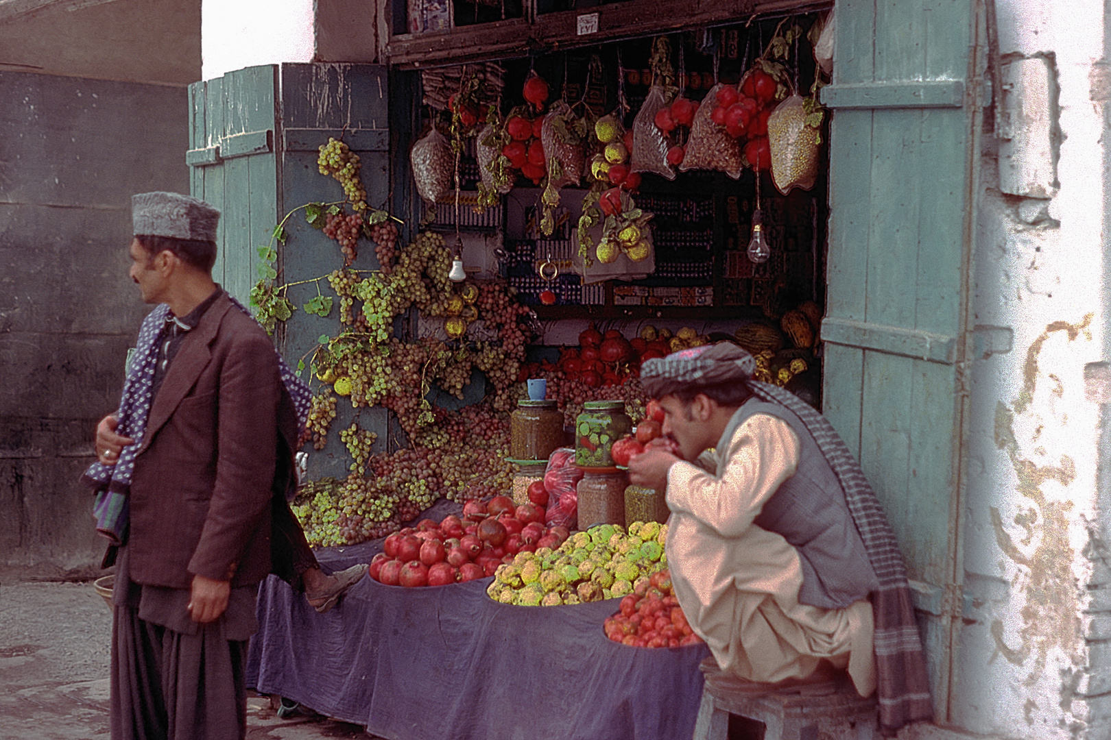 Fruit vendor sells deliciouse products in Herat