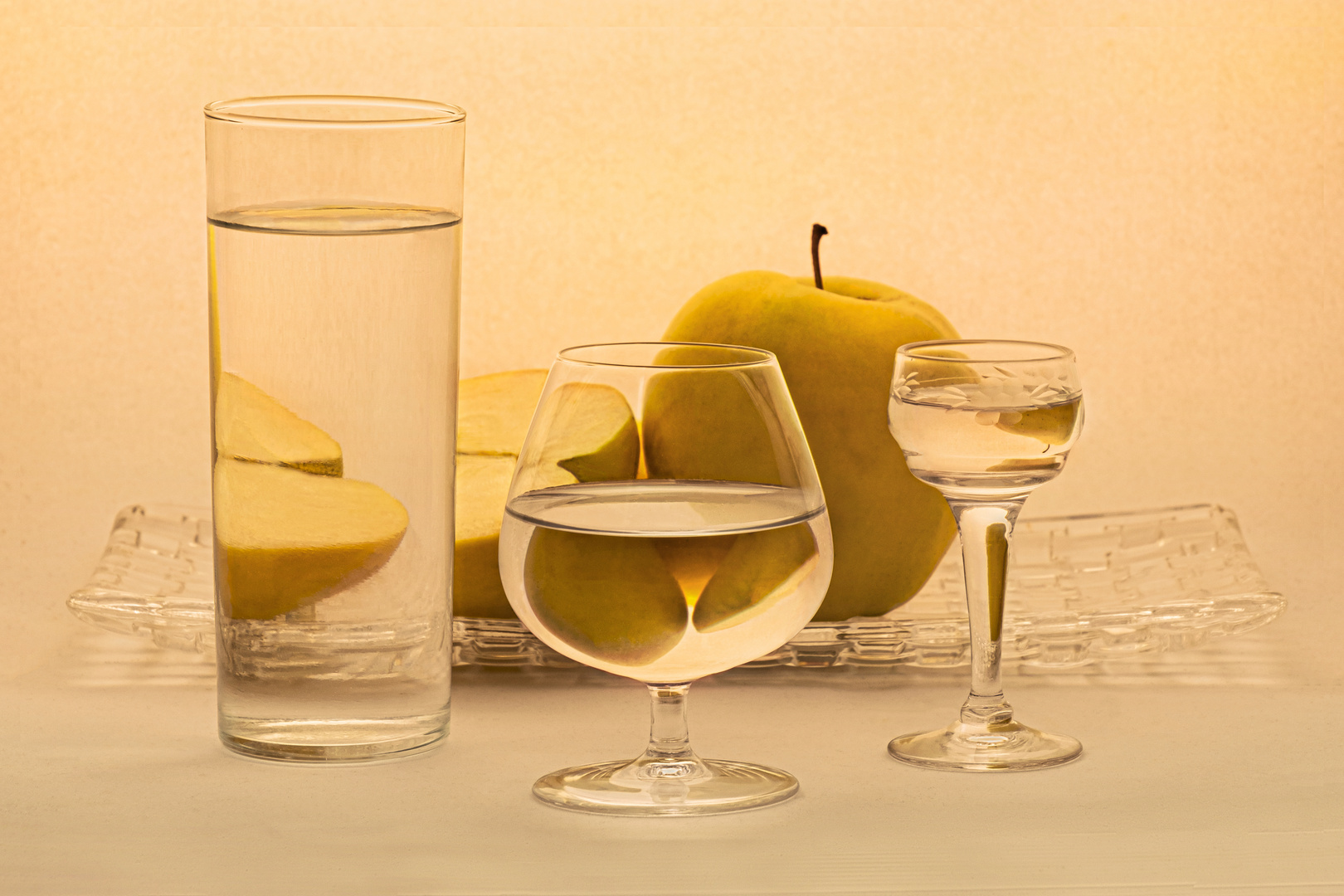 Fruit with water, Apple