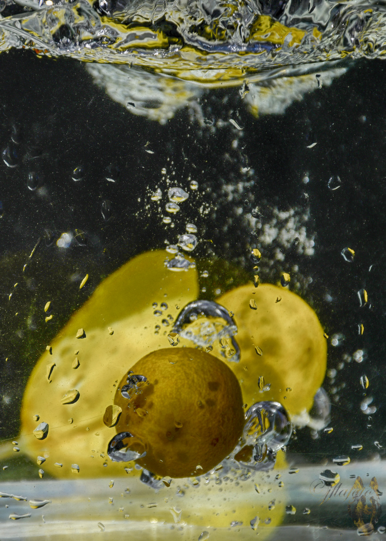 fruits dans l'eau