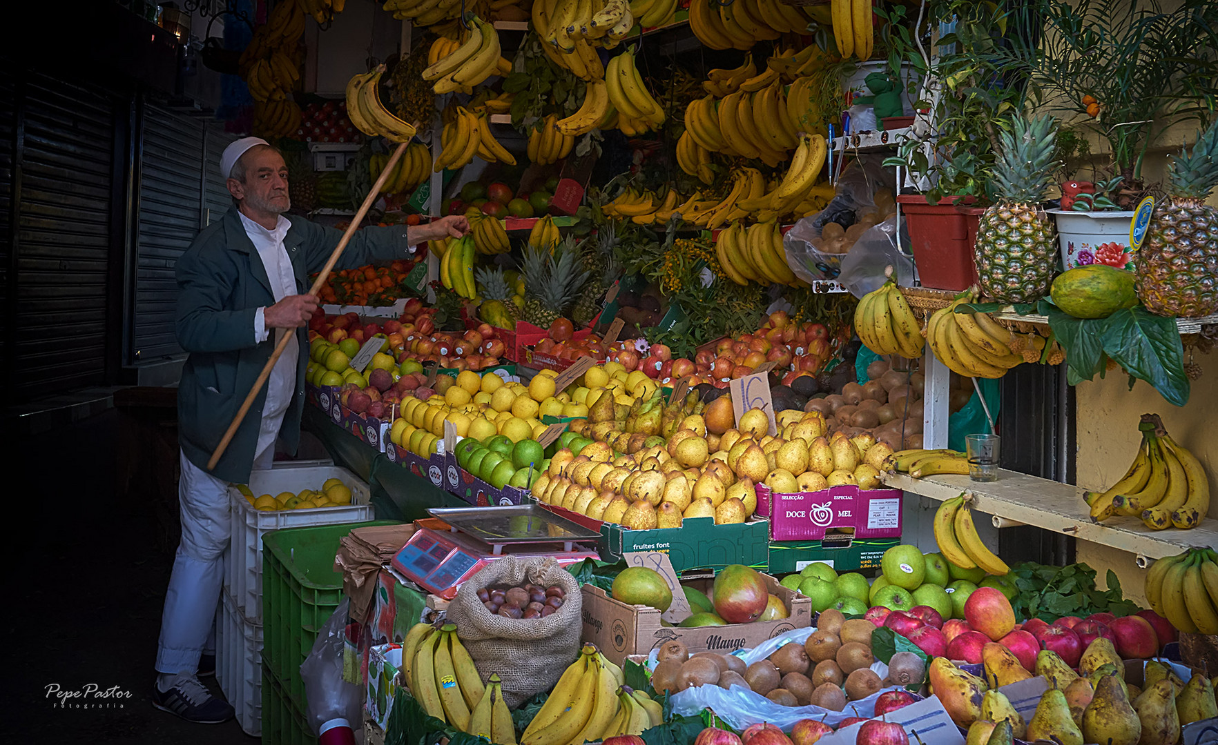 Frutero (fruit seller)