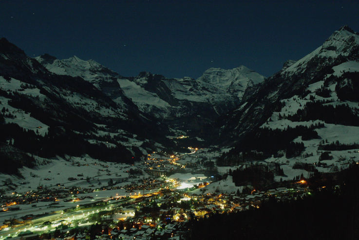 frutigen bei vollmond