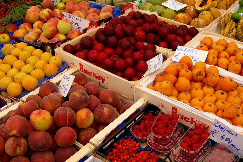 Frutta al mercato rionale di Campo de Fiori a Roma