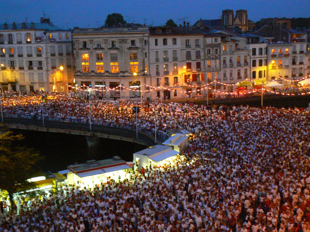 fêtes de bayonne Image & Photo de lilou64 de Concours Photos de nuit
