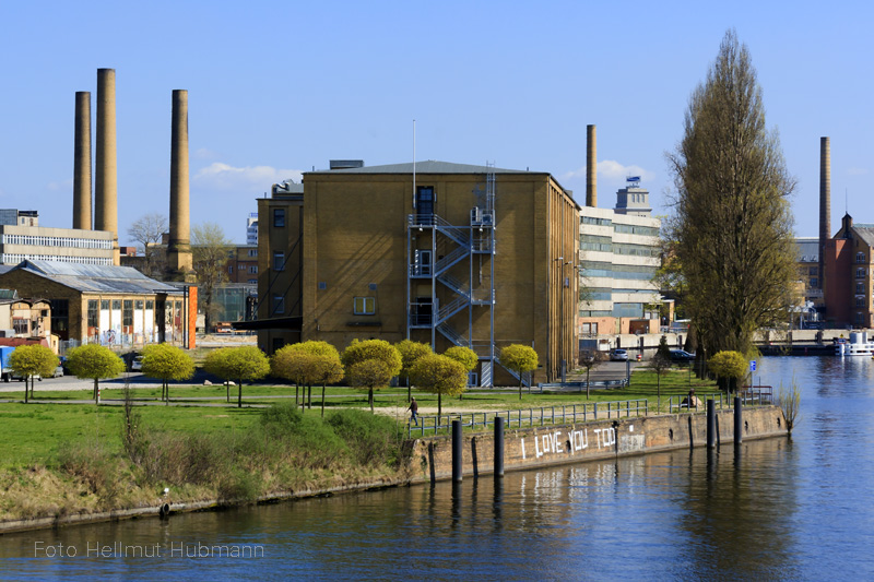 FÜNF NICHTRAUCHER AN DER SPREE