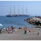 Fünfmaster am Strand von Amalfi