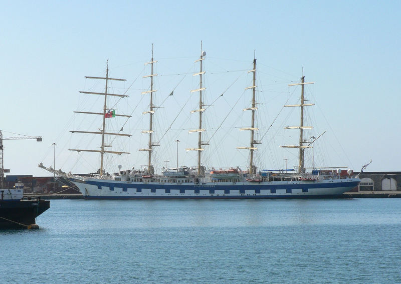 Fünfmaster im Hafen von Ponta Delgada/São Miguel/Azoren/Portugal