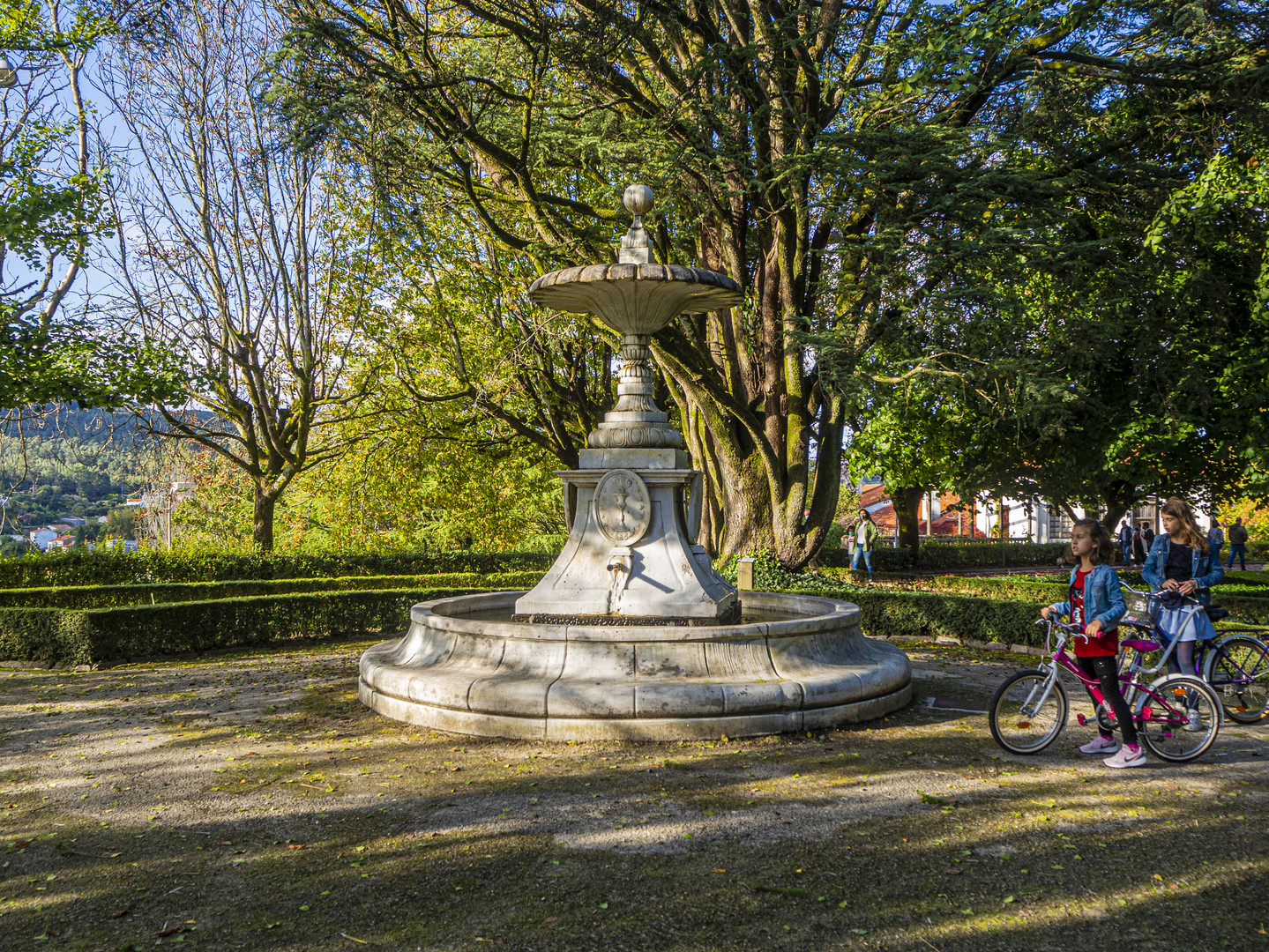 Fuente de mármol blanco de La Alameda.