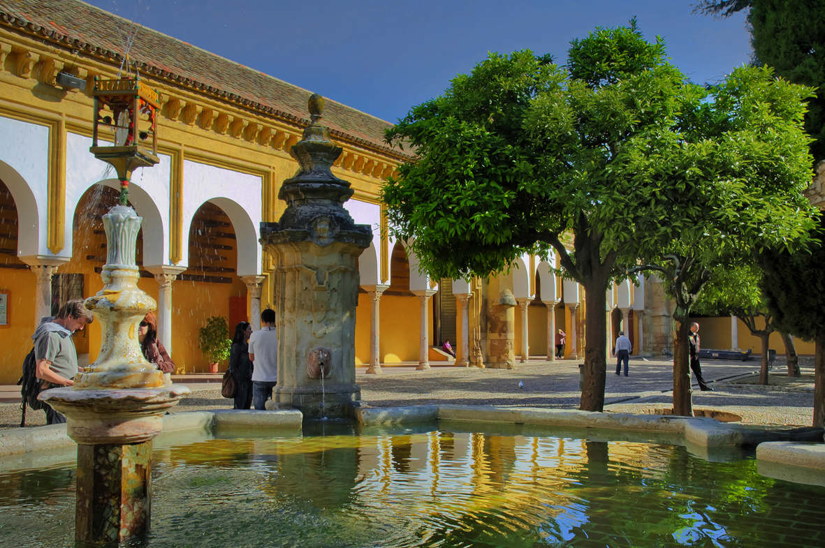 FUENTE DEL PATIO DE LOS NARANJOS.